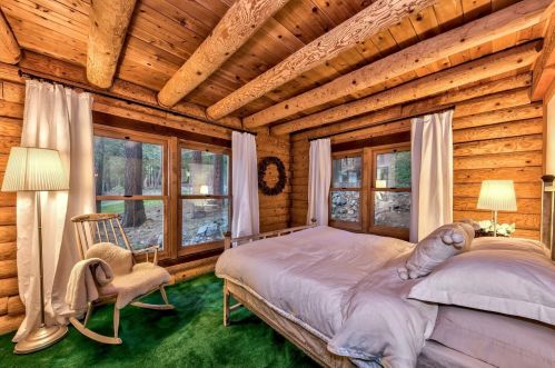 11415 Sitzmark Way, Truckee CA  96161-6163 exterior