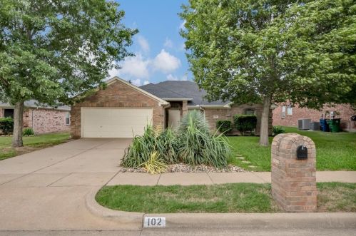 102 Canyon Ct, Waxahachie, TX 75167-4805