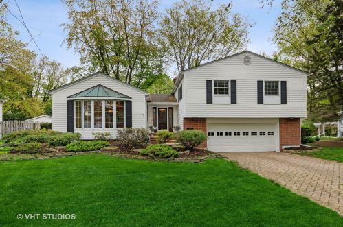 1112 Brainard St, Naperville, IL 60563-2739