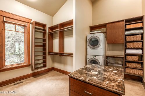 5872 Mtn Rnch Dr, Park City UT 84098-6177 exterior