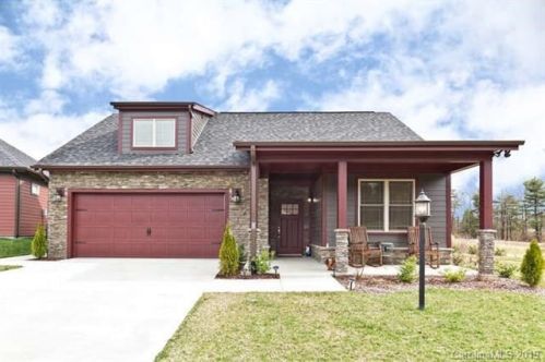 111 Summerfield Pl, Flat Rock, NC 28731-9201