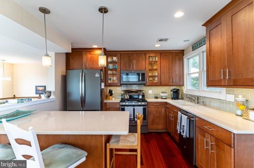 14 16th St, Barnegat Light, NJ 08006-1546