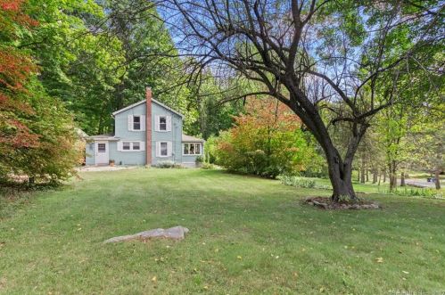 64 South Rd, Bozrah, CT 06334-1430