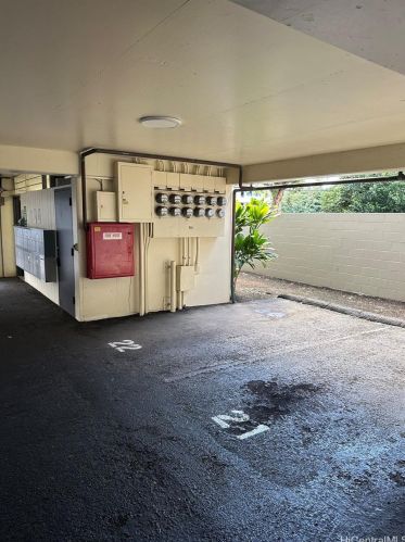 1442 Kewalo St, Honolulu HI  96822-4177 exterior