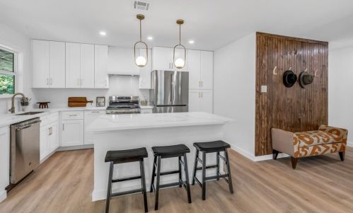 8408 Cayuga Dr, Austin TX 78749-3972 exterior