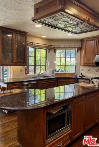 3041 Chevy Chase Dr, Glendale CA  91205-4805 exterior