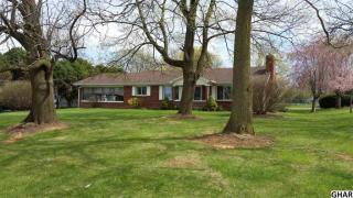 80 Garfield Dr, Carlisle PA  17015-9175 exterior