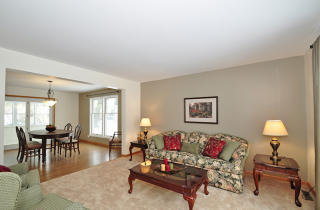 921 Summer Hill Ct, Antioch, IL 60002-1880