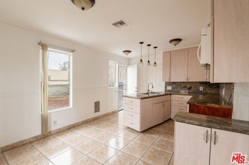 734 Adams St, Glendale CA 91206-2502 exterior