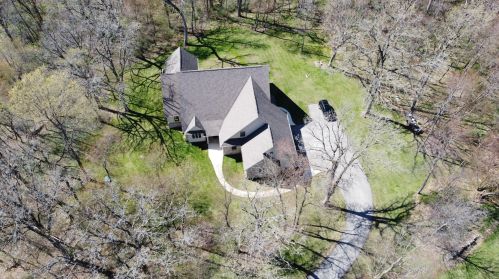 34065 Glidden Rd, Valley View, IL 60145-8174