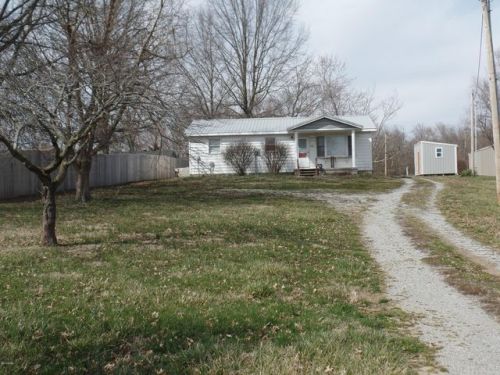 202 Walker St, Brushy, IL 62935-1109
