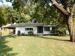 19 Daggett Dr, Meriden, CT 06450-2507
