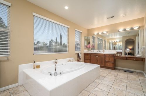 16849 Ridge Cliff Dr, Riverside CA  92503-0251 exterior