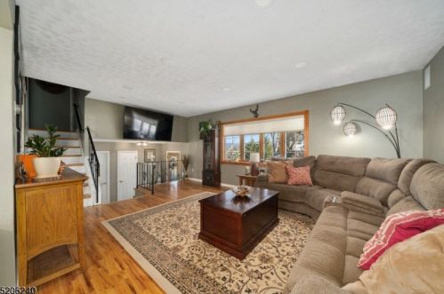 105 Carter Ter, Hackettstown NJ  07840-1002 exterior