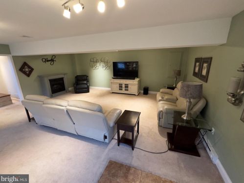 9 Hickory Rd, Carlisle PA 17015-9707 exterior