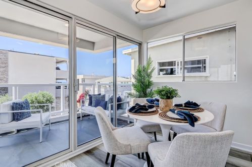 3302 Manhattan Ave, Manhattan Beach, CA 90266-3839