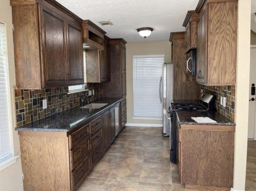 4735 Hawthorne St, Taylor Lake Village TX  77586-2029 exterior