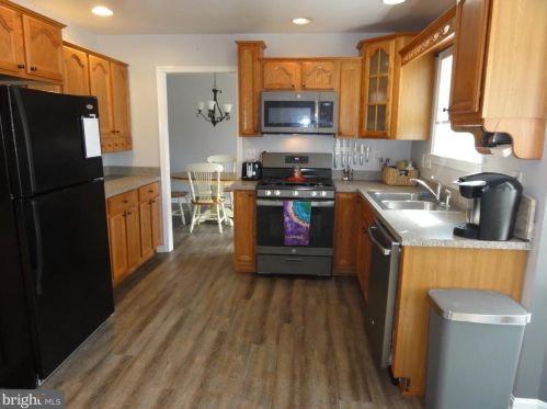 65 Leetown Rd, Summit Point, WV 25446-3560