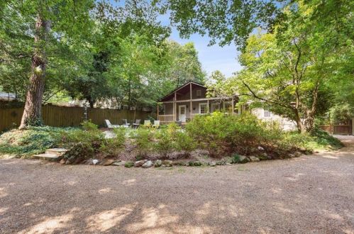 2035 Dellwood Dr, Atlanta GA  30309-1242 exterior