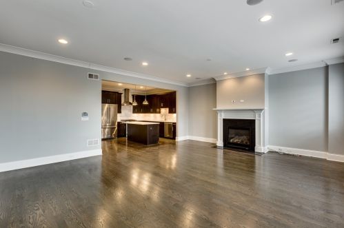 3849 Southport Ave, Chicago, IL 60613-2823