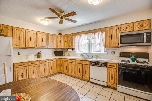 4041 C St, Triangle, VA 22172-1804