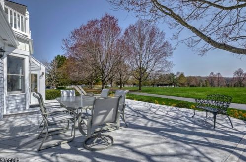 2 Viewpoint Ter, Lebanon, NJ 08833-4379
