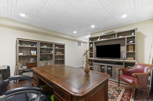 42 Vintage Ln, Wapping CT  06074-1616 exterior
