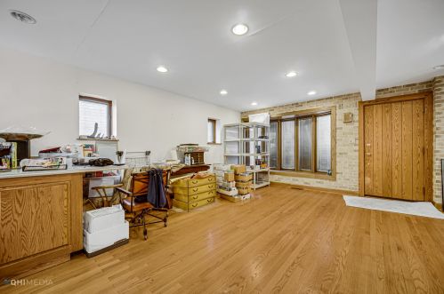 7103 Keeney St, Niles IL  60714-3039 exterior