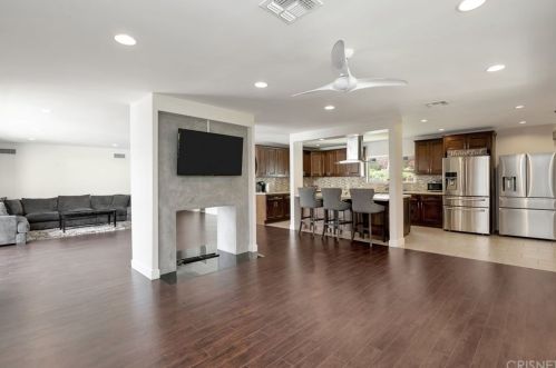 3634 Royal Woods Dr, Van Nuys CA  91403-4214 exterior