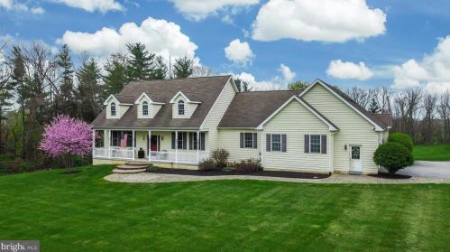 3070 Raintree Rd, York, PA 17404-9619