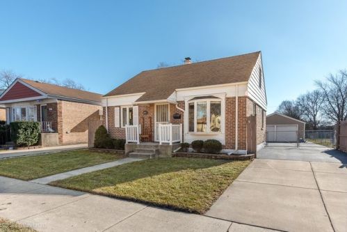 8243 45th St, Lyons, IL 60534-1704