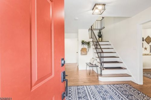 10 Spring Hill Ct, Dover, NJ 07869-4305