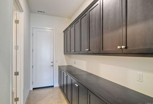 1833 Sugarbush Dr, Vista CA 92084 exterior