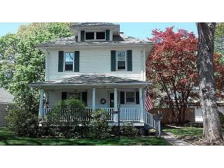43 Phillips Ave, Warwick, RI 02888-2225