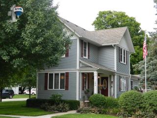 194 Maple St, Hinckley, IL 60520-9385