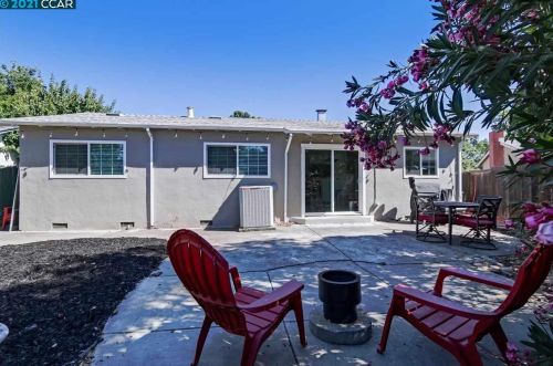 1307 Sunshine Dr, Concord CA  94520-4038 exterior