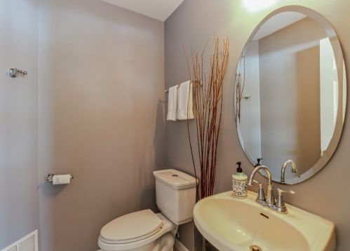 142 Fairfield Ln, Carol Stream, IL 60188-3064