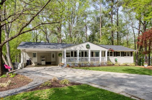 559 Shannon Dr, Marietta, GA 30066-3751