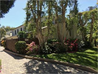 306 Arlington Dr, Pasadena, CA 91105-3335