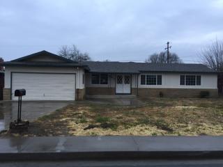 580 Spruce Ave, Lemoore, CA 93245-2057