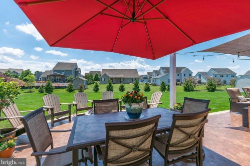 212 Shade Tree Dr, Lancaster PA  17603-5074 exterior