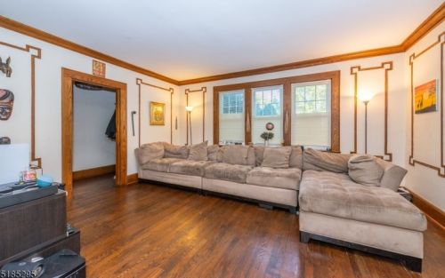 25 Gillespie Rd, Bloomfield, NJ 07003-3805