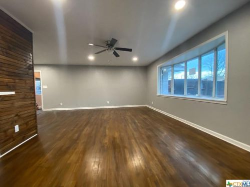 2006 Pleasant Green Dr, Victoria, TX 77901-1432