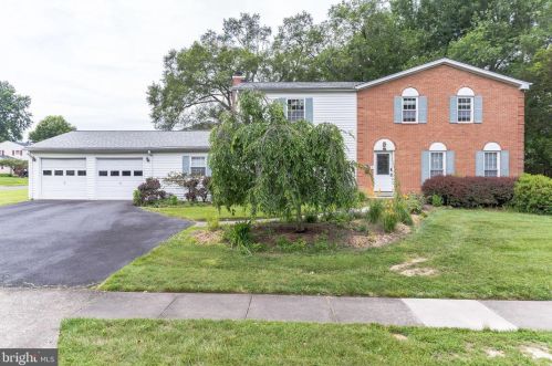 293 Missouri Ave, Herndon, VA 20170-5424