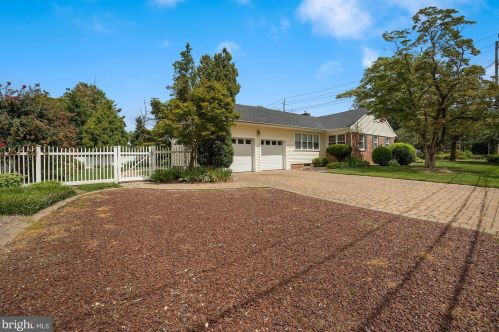 457 Crystal Lake Ave, Tavistock NJ 08033-2819 exterior