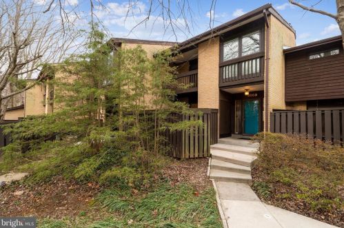 2003 Lakebreeze Way, Herndon, VA 20191-4006