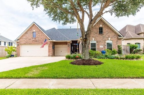 3810 Coral Cir, Taylor Lake Village, TX 77586-1665