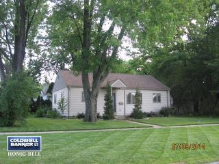 431 10th St, Romeoville, IL 60441-3415