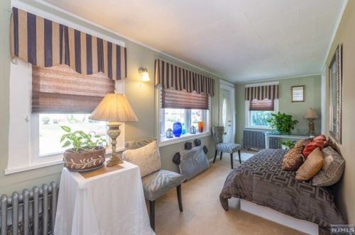 88 Forest Ave, Teaneck, NJ 07666-5809
