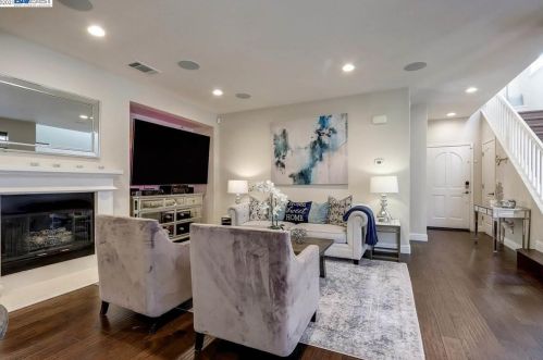 28575 Starboard Ln, Hayward, CA 94545-4713